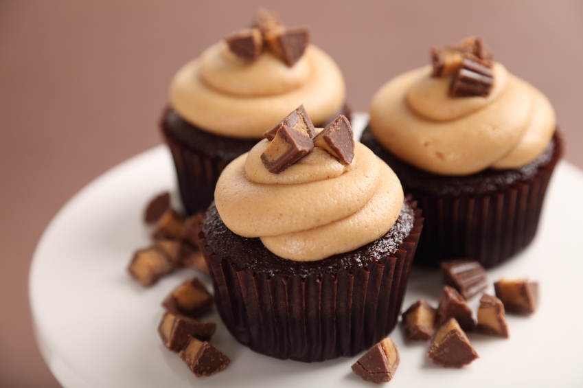 peanut butter and chocolate cupcakes