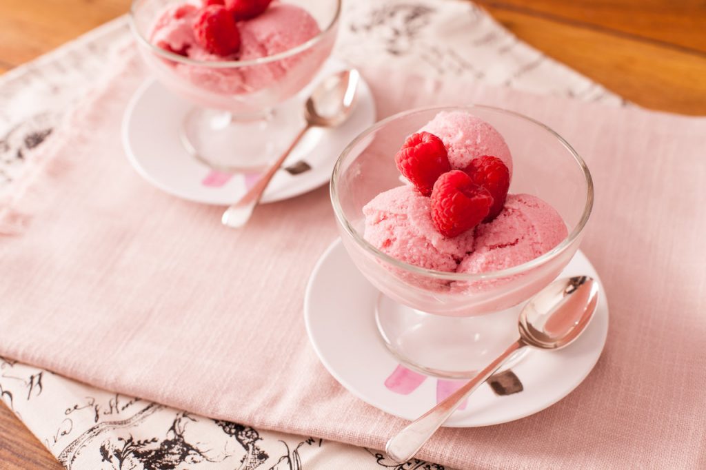 raspberry_frozen_yoghurt_