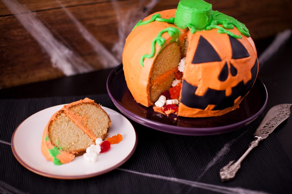 how to make a halloween pumpkin cake