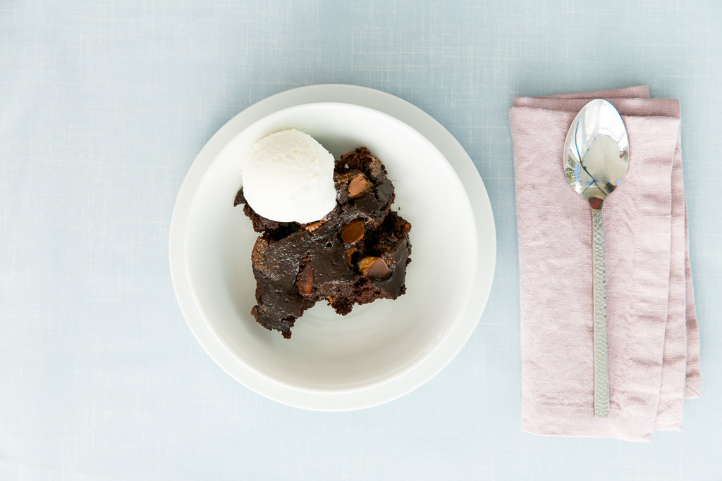 slow_cooker_peanutbutter_brownie_cake