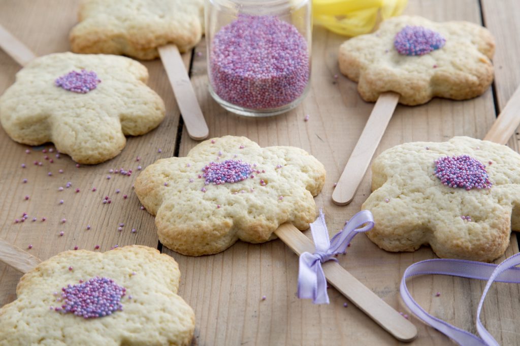 Catherine Fulvio Whirlpool flower_biscuits_recipe, i love cooking, www.ilovecooking.ie