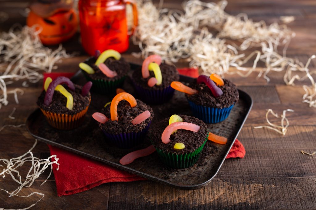 Wormy Chocolate Cupcakes, halloween cupcakes, chocolate cupcakes, i love cooking halloween, halloween recipes