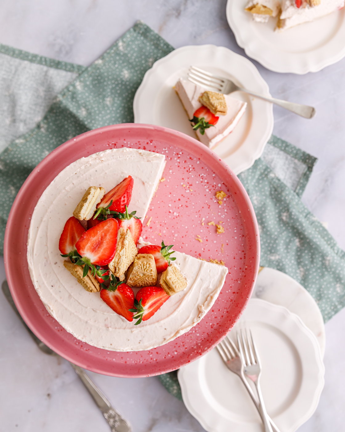 Strawberry & Custard Creams Cheesecake
